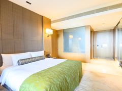 -上海滴水湖皇冠假日酒店