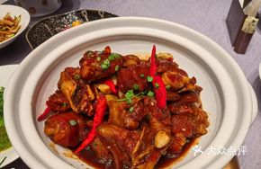 Braised Black Hair Pig Trotter with Sauce