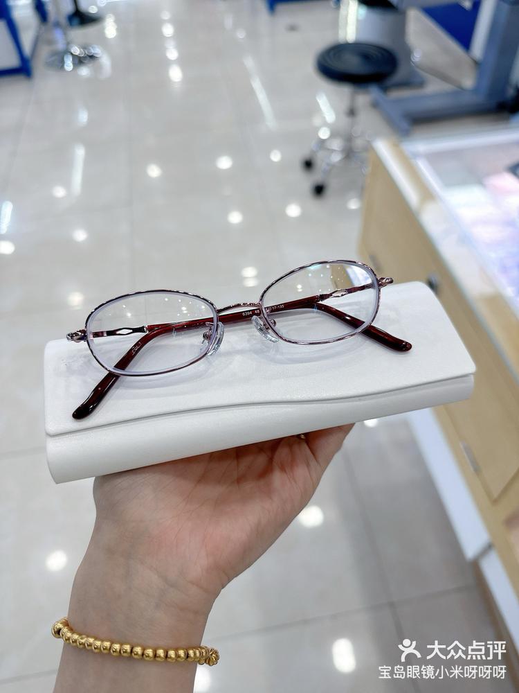 高度近视1300度的眼镜什么样子这个镜片很厚吗