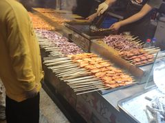 自助取餐区-东门町美食街