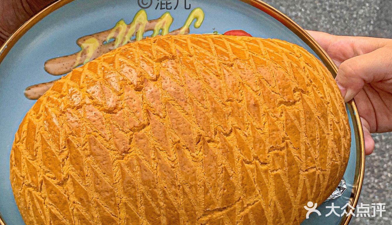深圳也有巨巨巨型菠萝包🍍里面藏了一整支鸡