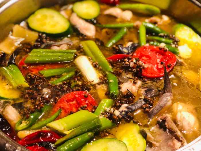 清溪贡椒鱼(牡丹街店)-"[薄荷]环境:去的时候人不多,安安静静.