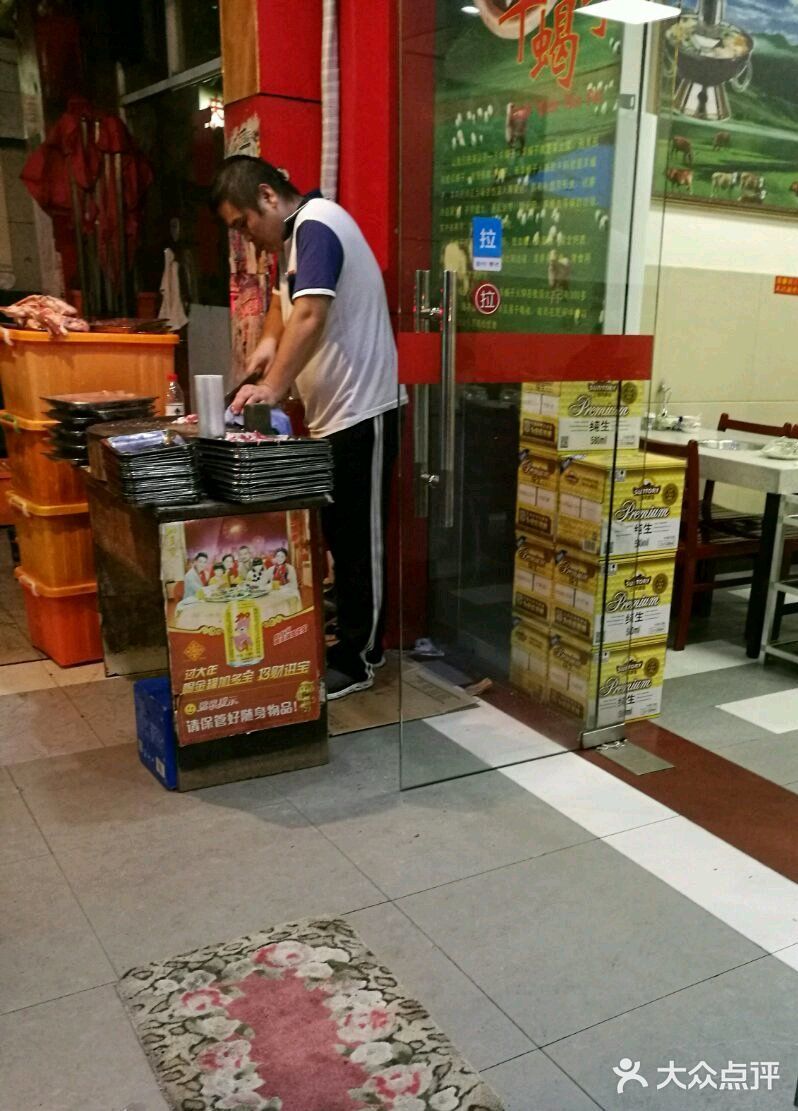 水城路上2家百吃不厌的羊肉串小店