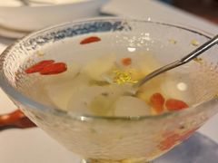 百合桂圆鸡头米-屋里厢上海菜馆