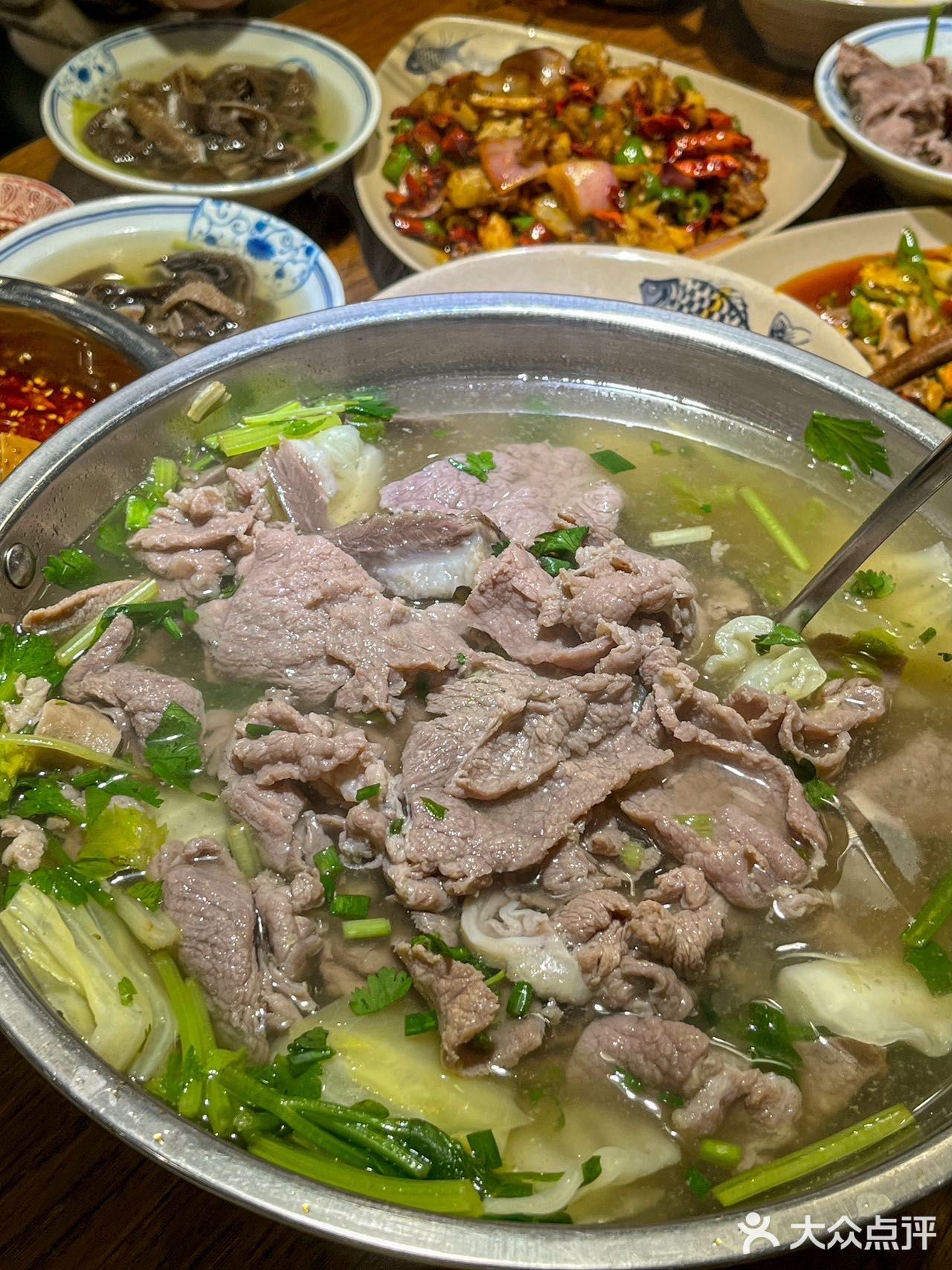 来新街口一定要吃的就是这家冯三孃跷脚牛肉，真没想到
