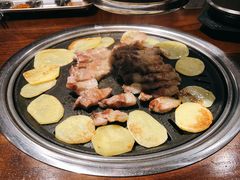 厚切猪肉-·缸桶屋·韩式牛肋条自助烤肉(西湖D11店)