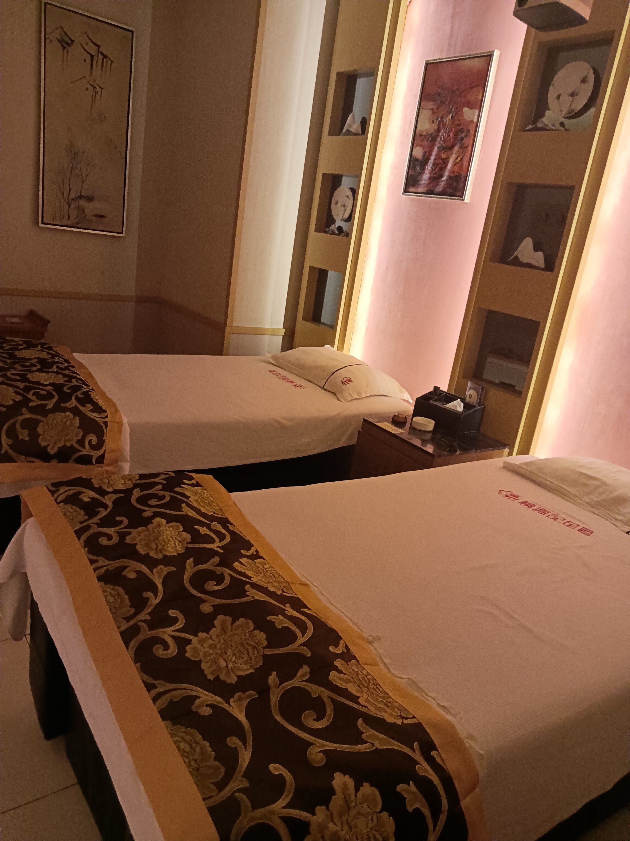 让人感到宾至如归,足疗店环境安静,适合放松身心和休息