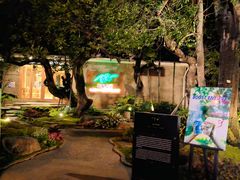 -Chom Cafe and Restaurant