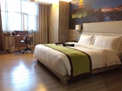 -西安大雁塔科技大学地铁站亚朵酒店