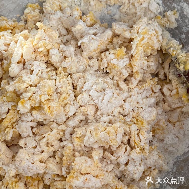 水可以替换成冰箱里冷藏过的牛奶，做面包最主要的是揉面