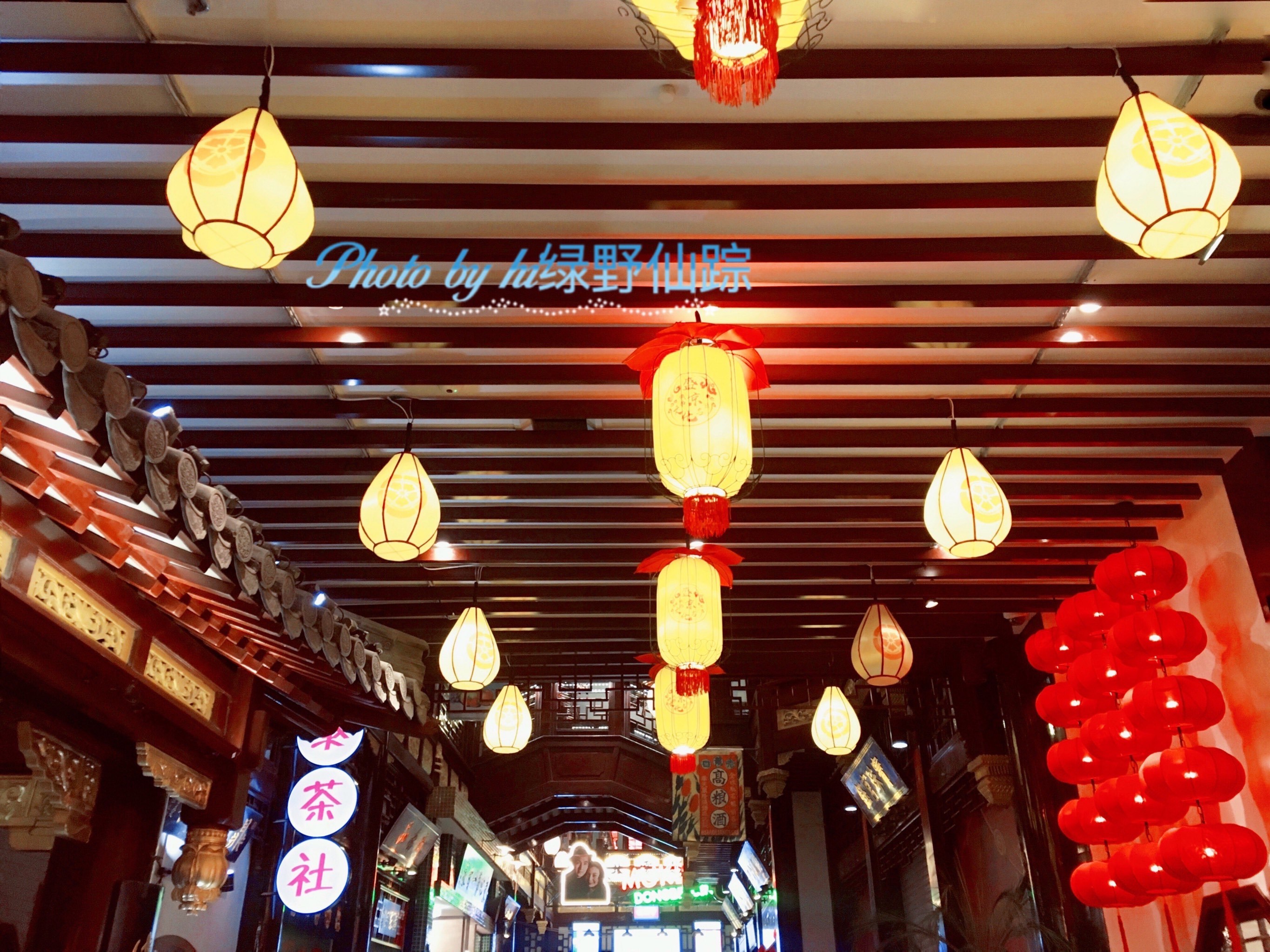 中街•盛京龙城由原来的豫珑城改造而来,旁