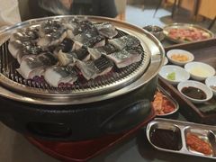 -围炉肉舍•炭烤活鳗•丹东海鲜烤肉(步行街店)