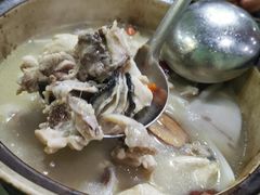-大富蚝乌东哥饭店·石锅鱼杂·柠檬鸭(革新路店)