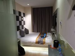 -Zsmart智尚酒店(上海北外滩四川北路东宝兴路地铁站店)