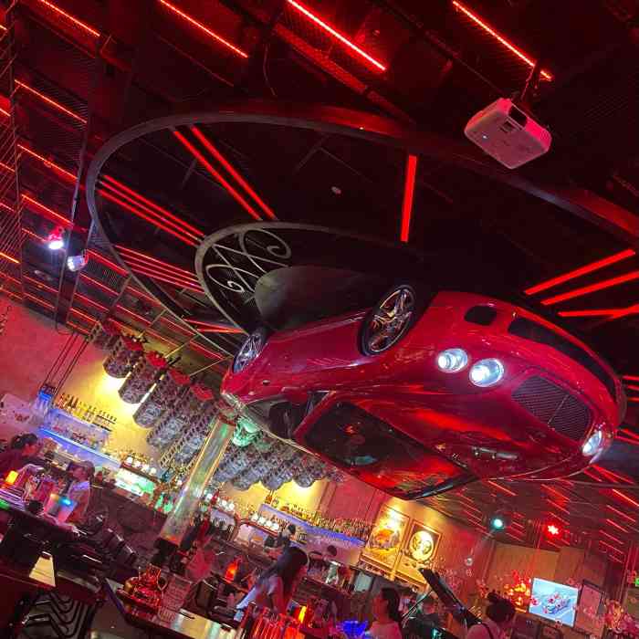 1886汽车餐厅音乐酒吧-"环境很fasion,一进门服务员就很热情.