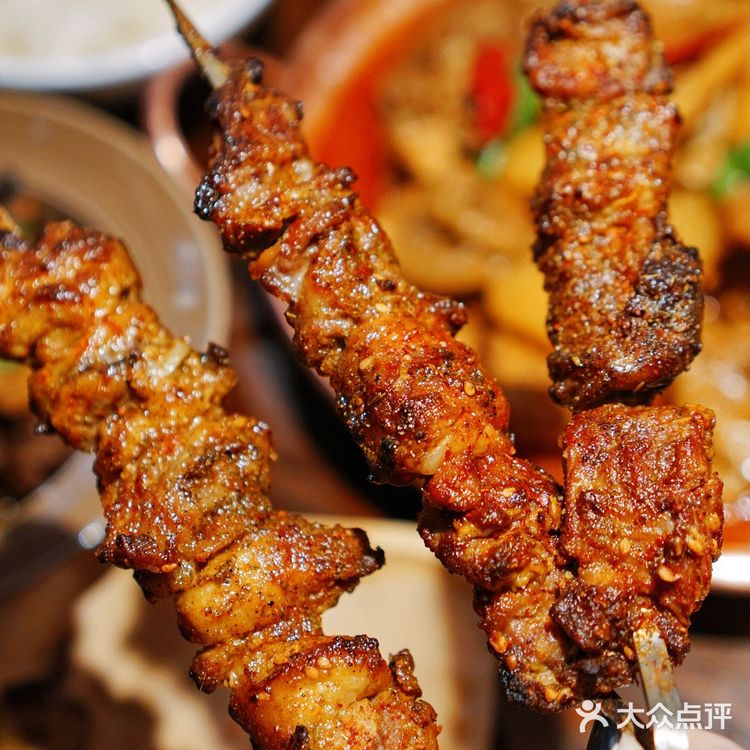 超正宗的新疆菜🌶️辣子鸡+拌面🍜，流口水了🤤