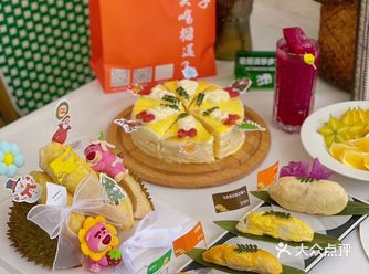 全都以榴莲为主。店里的服务员还会很认真的讲解榴莲知识