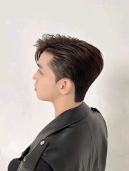 -一家只做男发烫染的店
