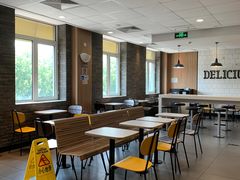 用餐区-麦当劳(杨林得来速店)