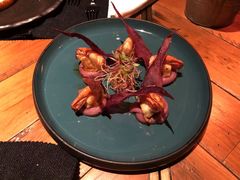 煎虾配紫薯泥薯片及姜味柠檬汁-AZUL by FUEL蓝色·法式酒馆(琶醍店)