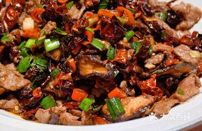 Stir-Fried Yellow Beef with Roasted Chili