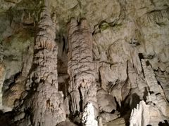 -波斯托伊纳溶洞