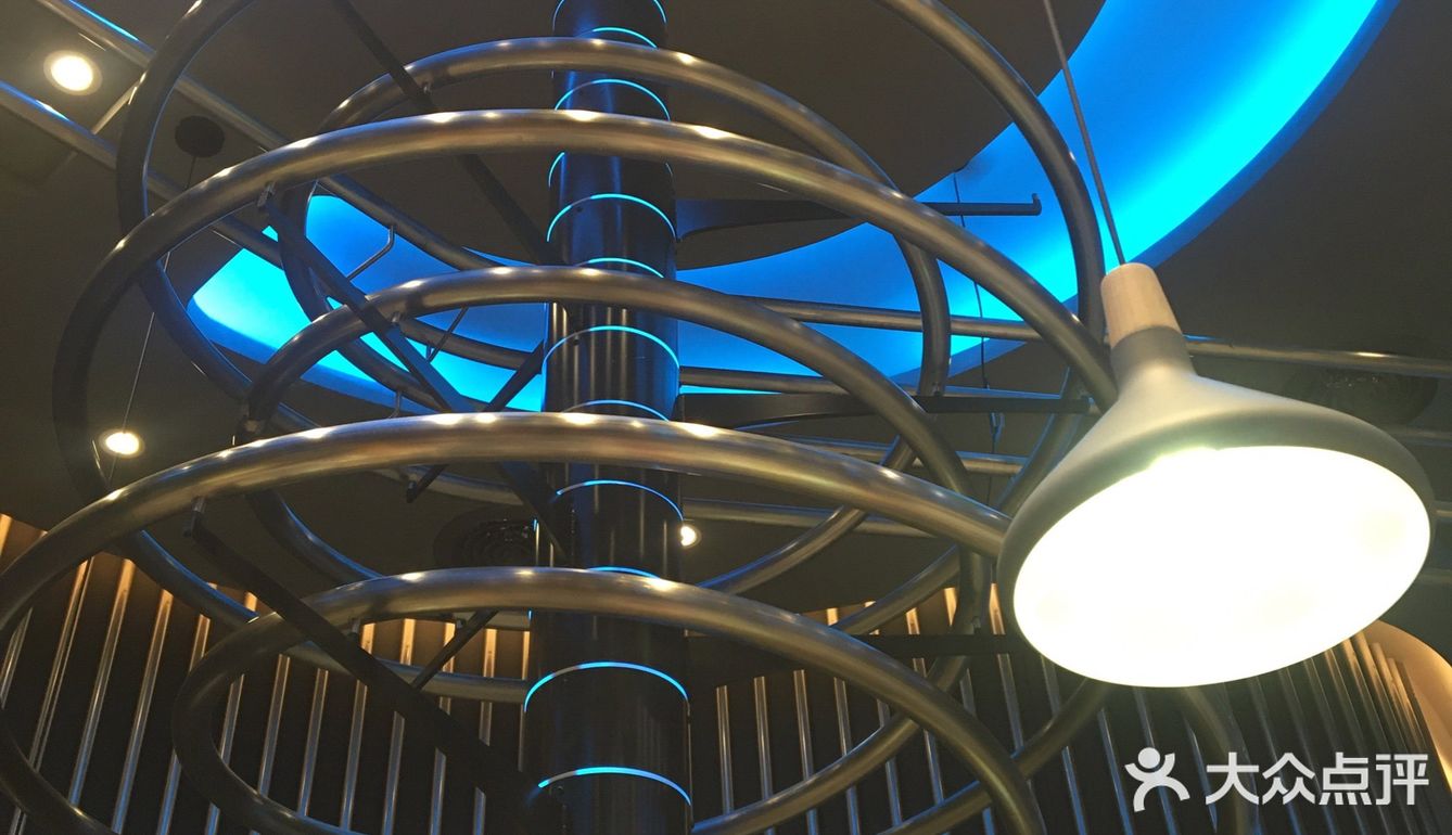 一个汉堡一杯饮料，橙V还送了冰淇淋