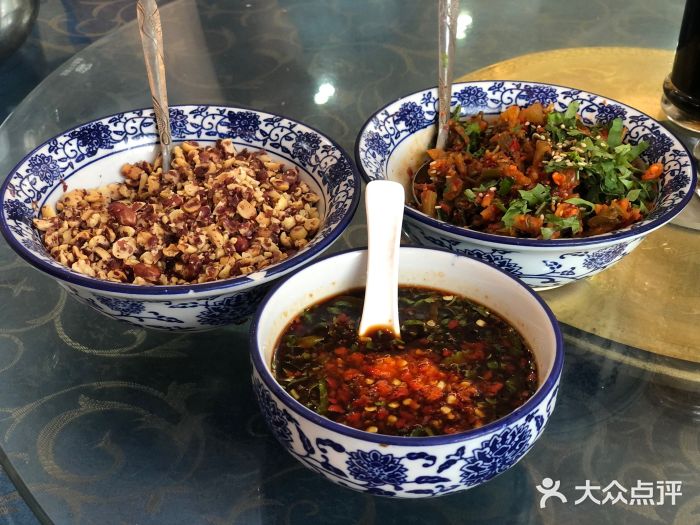 回辉登偰氏面片(东莲花美食街店)熟花生碎图片