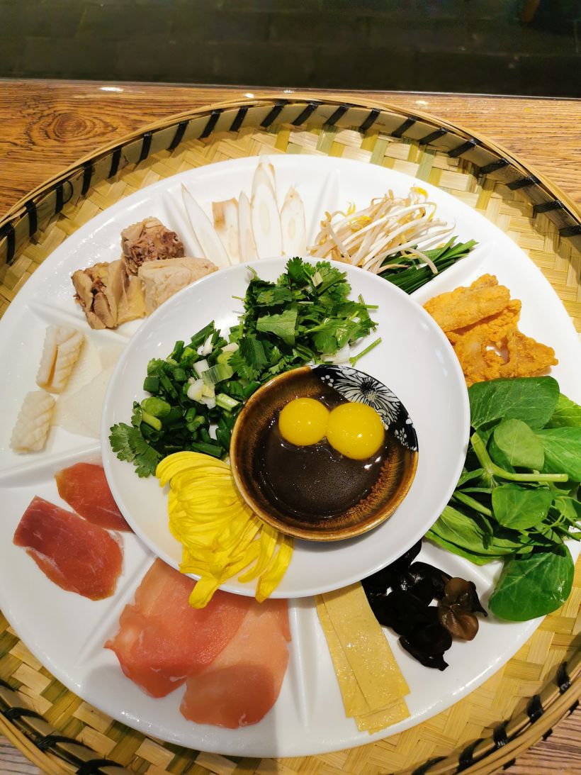 走!吃过桥米线克!