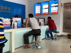 -中国移动周家嘴路营业厅-地上停车场