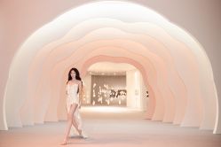 -变画·发型STUDIO