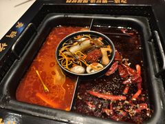 -老牌坊云南鱼豆花火锅(哈西万达店)