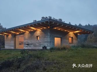 毫不显眼的地方往往会遇到些什么，飘窗一隅在这里似乎尽