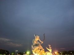 -巴陵广场
