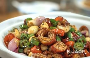 Black Pepper Pork Intestine in Clay Pot