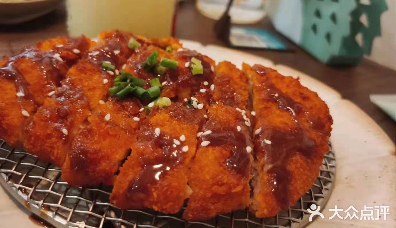 两个人点了五六个菜 都吃完了 总的来说食物不踩雷