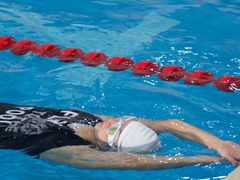 -极动室内恒温游泳馆