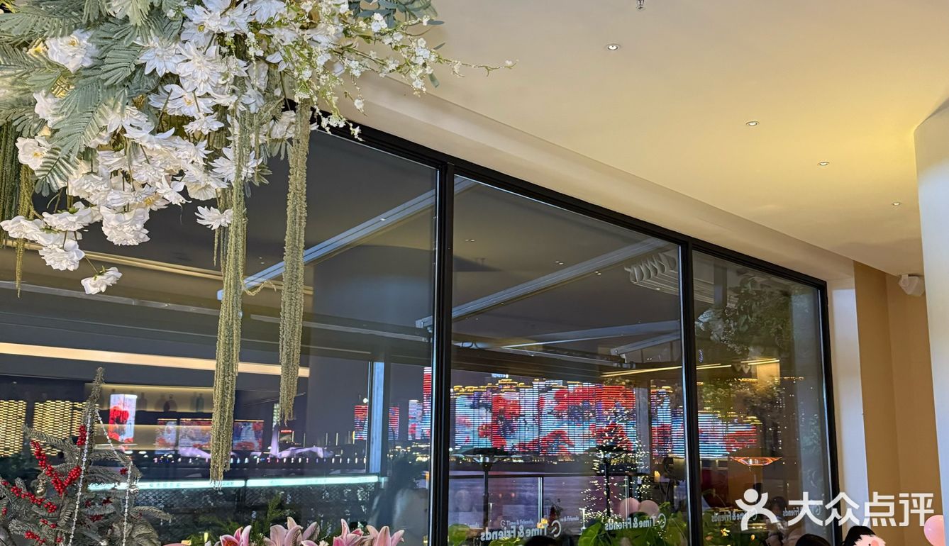 圣诞绝美江景餐厅🍴…这个夜色太美🏙️！