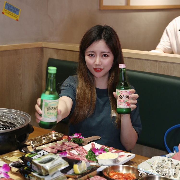 深圳探店｜排队1小时我在烤肉店吓到尖叫