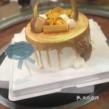 朋友过生日大家集合一起吃鸡