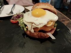 经典芝士汉堡-HIGH FIVE哈福手工汉堡(桂林路店)