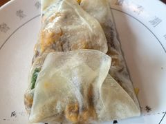 按碟子上的卷饼步骤执行-姥姥家春饼店(八里庄店)