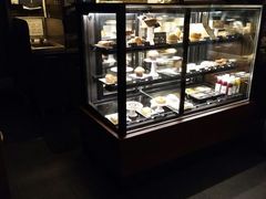 面包甜点陈列柜-星巴克(北京南站第二店)