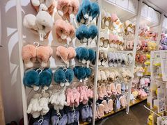 -名创优品(北京新中关购物中心地铁层店)