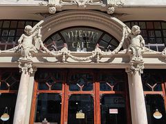 -Majestic Café