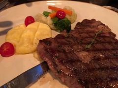 -SISTERS BAR RESTAURANT川意酒馆(嘉善老市H楼店)