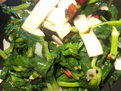 豌豆尖爆石笋清炒免辣-雀舞云南菜(乐客城店)