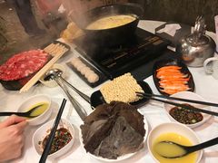 -鲜入围煮花胶鸡海鲜火锅