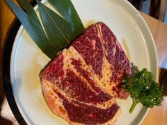 水鲜大片牛眼肉-极简·炭火烤肉主题餐厅·龙虾烧烤·烤羊排(宝龙店)