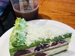 樱桃抹茶白巧克力甘纳许蛋糕-black rainbow coffee